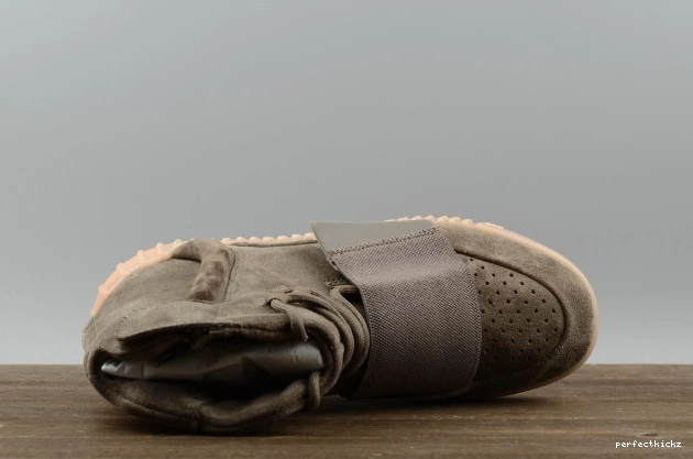 Brown Yeezy BY2456 adidas Boost Light 750 0812
